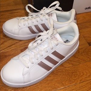 Adidas cloud foam advantage tennis shoes